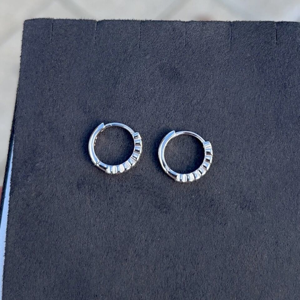 Minimal Taşlı Kalpli Halka Küpe 925 Ayar Gümüş