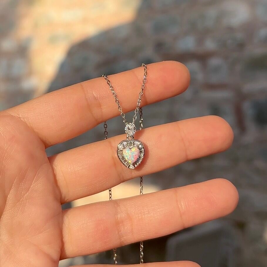 Beyaz Opal Taşlı Kalpli Kolye 925 Ayar Gümüş